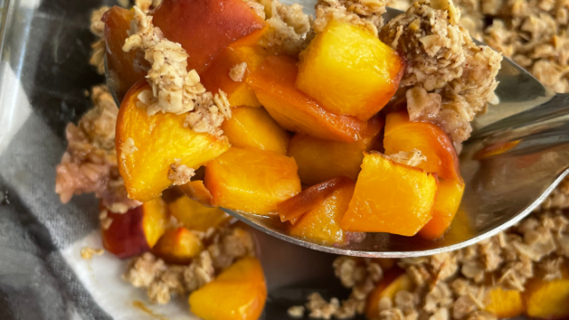 healthy peach crisp